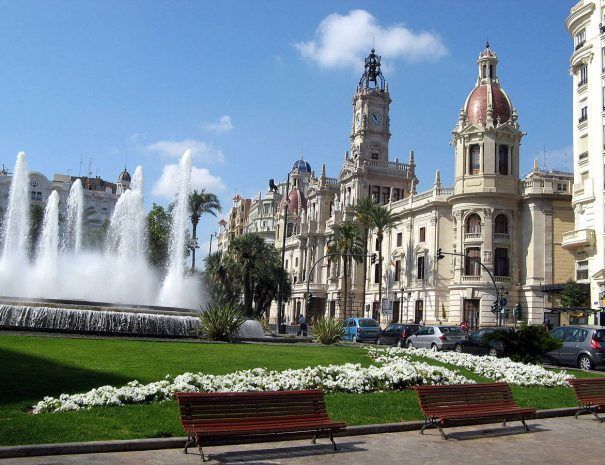 1200px-Plaza_del_Ayuntamiento_de_Valencia